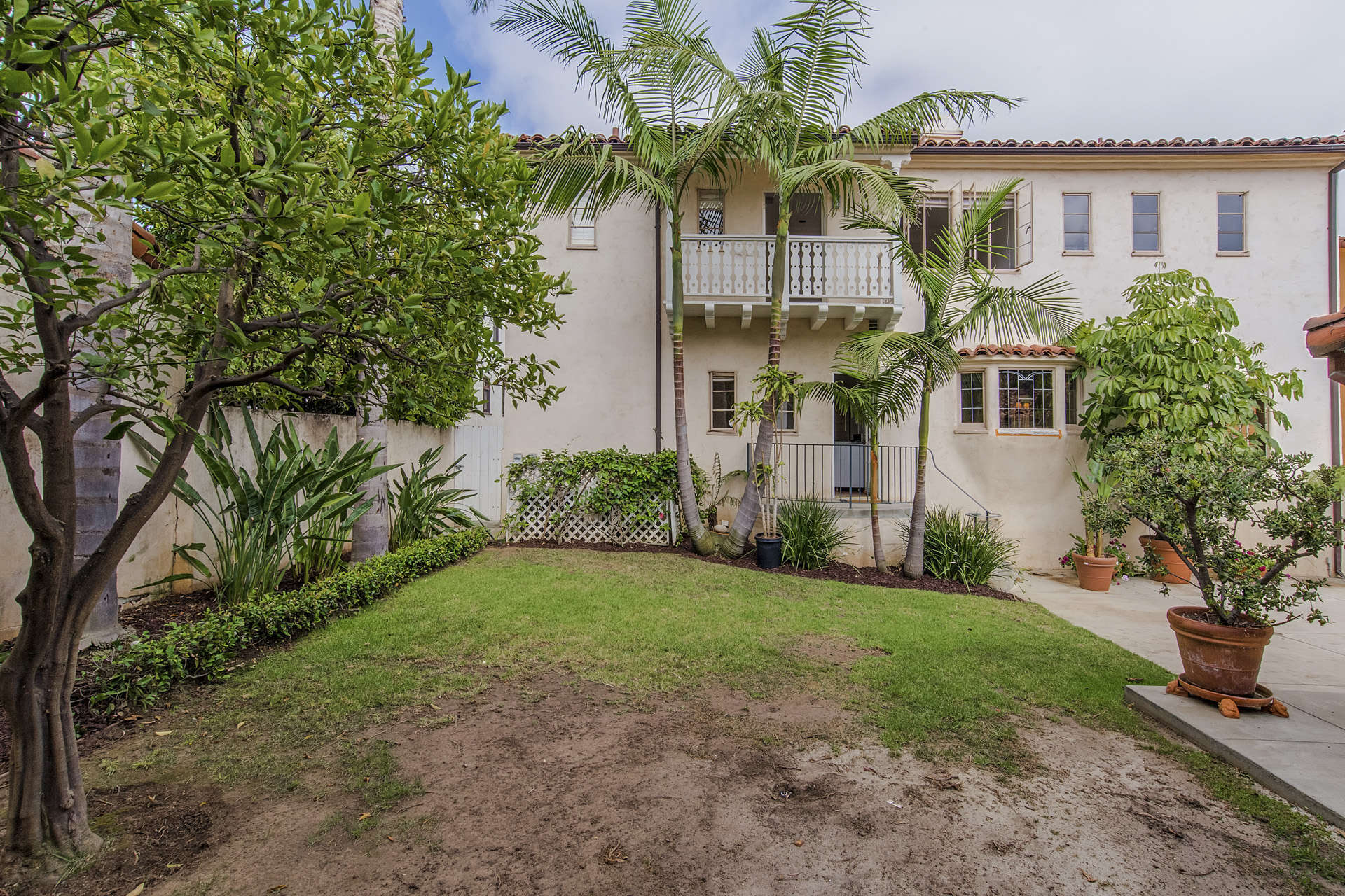 10757 Weyburn Ave., Los Angeles CA 90024 (Little Holmby)